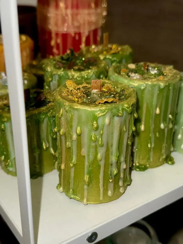 ManoMade enchanted emerald artisanal pomelo candle Christmas lifestyle display artisan candle