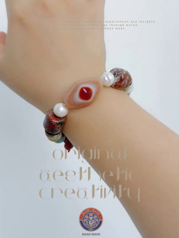 MANOMADE Dawn Makeup handmade agate natural stone pearl bracelet, product detail view